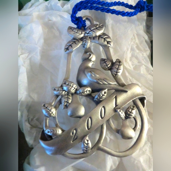 AVON Vintage 2001 pewter Christmas ornament PARTRIDGE IN A PEAR‎ TREE - Picture 1 of 1